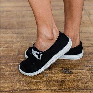 New in Box Gypsy Jazz Holly Canvas shoes in Black- Multiple sizes!